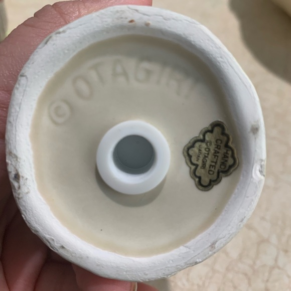 Cat Figurine Set with Red and Blue Outfits - Picture 3 of 3